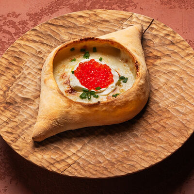 Хачапури со взбитой сметаной и икрой в Дзеими по цене 728 ₽