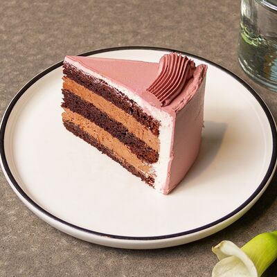 Шоколадный кусочек торта в Breakfast House по цене 580 ₽