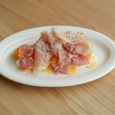 Прошутто ди парма, груша, страчателлой, трюфельным маслом в Salt по цене 590 ₽