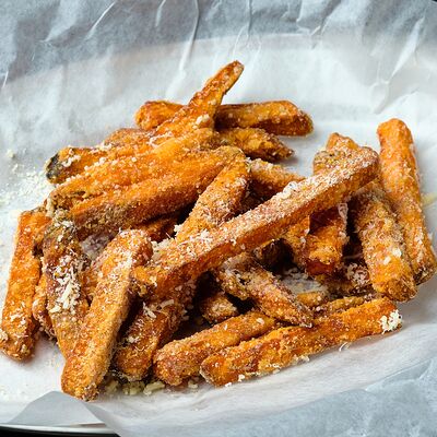 Батат фри с сыром Пармезан в Mesto Burger по цене 329