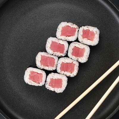 Роллы Маки с тунцом в Хорошие руки - Роллы по цене 600 ₽