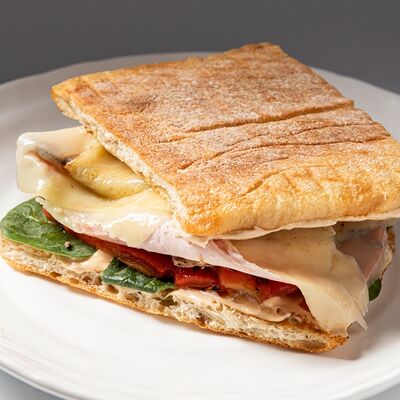 Панини с пастрами из индейки в Тирольские пироги по цене 650 ₽