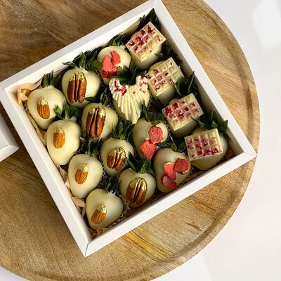 Клубничный набор Рим средний в Клубника по цене 4990 ₽