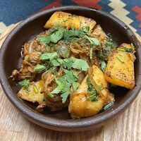 Жаркое с курицей, картофелем и луком в Даридури