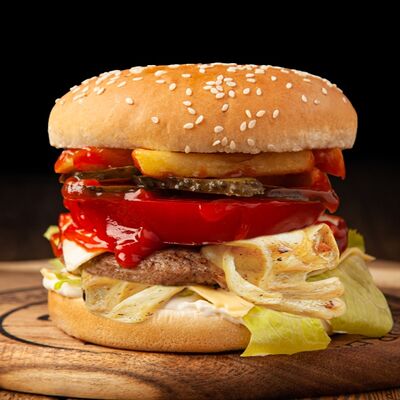 Бургер супер чиз в Шаурма Фалафилоо по цене 595 ₽