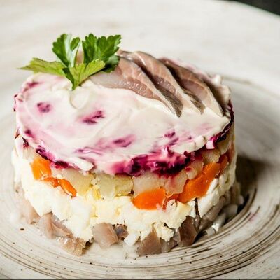 Салат Сельдь под шубой в Сибирская Корона по цене 439 ₽