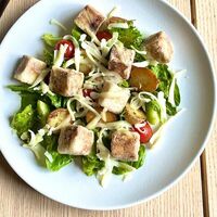 Салат с хрустящими баклажанами в МамаМиа