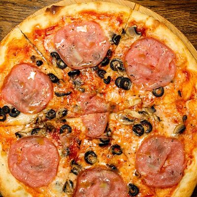 Пицца Ветчина с грибами в Рога Лося по цене 580 ₽