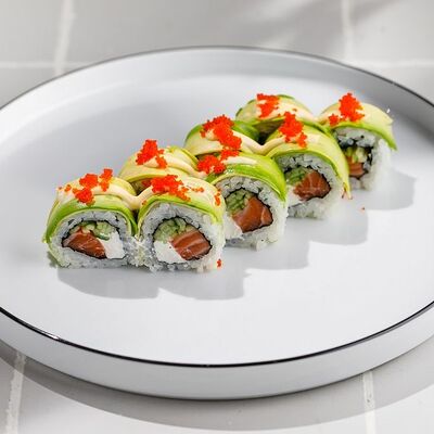 Ролл с авокадо и масаго в Кукумбер по цене 850
