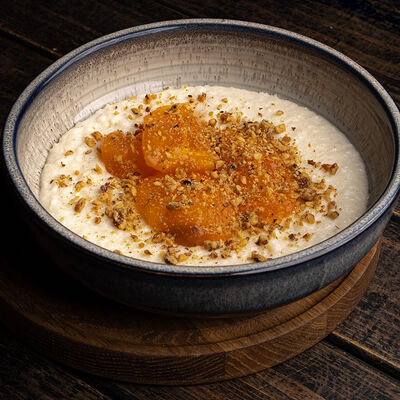 Кукурузная каша с сезонной хурмой в LuckyDze по цене 420 ₽