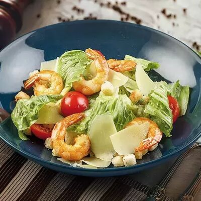 Салат Цезарь с креветками в Престо по цене 1020 ₽