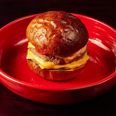 Чизбургер в Lions Head по цене 950 ₽