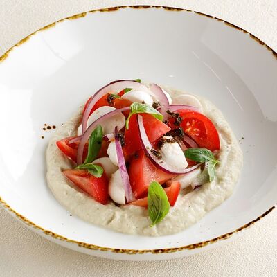 Капрезе по-сербски в Чайхана Пахвала по цене 590 ₽