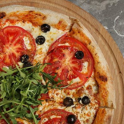 Пицца Маргарита в FRIENDLOUNGE по цене 650 ₽