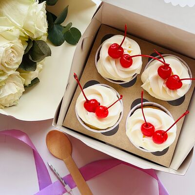 Ванильные капкейки с коктейльной вишней на 8 мартав Kulakovabakery по цене 1690 ₽