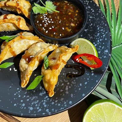 Гедза с курицей в Wok Street по цене 279 ₽