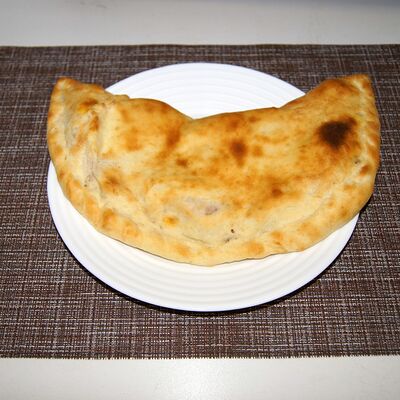 Кальцоне с грибами в Шашлыки & Пироги по цене 450 ₽