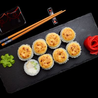 Запеченный ролл Чикен хот в 4 Лосося по цене 359