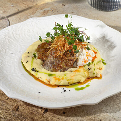 Язык томленый с медово-горчичным соусом в Ива по цене 1275 ₽