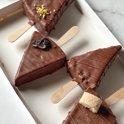 Ассорти чизкейков в молочном шоколаде в ButlerBakery по цене 2190 ₽