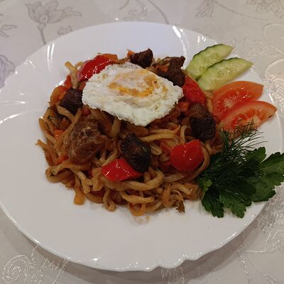 Лагман жаренный в Чайхана по цене 480 ₽