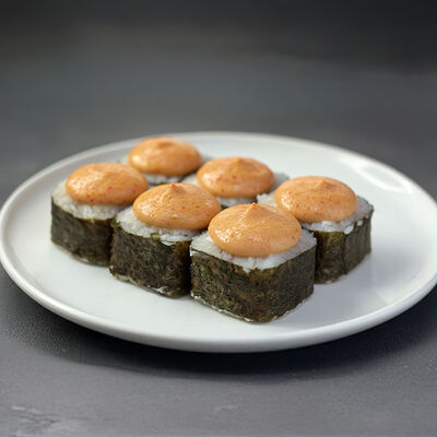 Запеченный ролл с крабом и соусом спайсив SASHIMI по цене 635 ₽