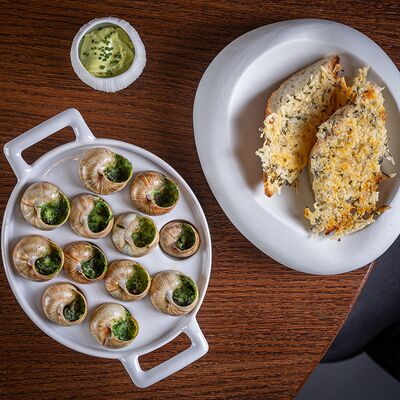 Запеченные улитки в соусе Тартар в Nautilus по цене 1702 ₽