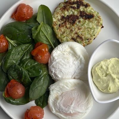 Драник из цукини с яйцом пашот в Crystal по цене 470 ₽