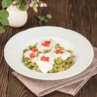 Зеленая фарфалле с томатами конкассе и муссом из пармезана в JOY FOOD & WINE