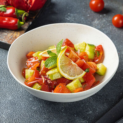 Чобан салат в CHEF BURGER Три вокзала Депо по цене 650 ₽