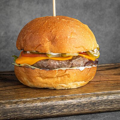 Бургер классический в Мясоед по цене 690 ₽