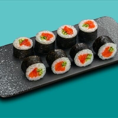 Ролл с копченым лососем и огурцом в О! Суши по цене 390 ₽