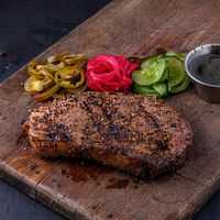 Стейк Двойной Пеппер в Bukowski Grill