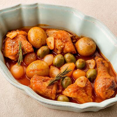 Тушёный цыпленок с оливками и розмарином в Чиполучо по цене 499