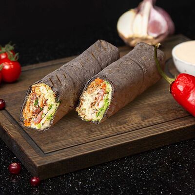 Шаурма в черном лаваше в Doner & Grill Шашлык шаурма по цене 290 ₽