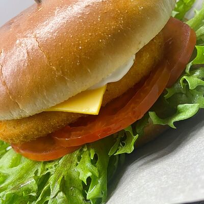 Сырный бургер (без мяса) в MEDUZA по цене 715 ₽