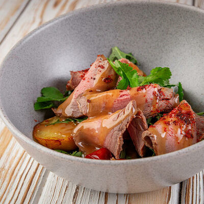 Салат с ростбифом в Тут харчо по цене 827 ₽