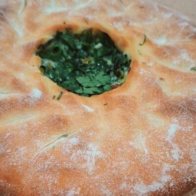 Пирог шпинат и сыр мега-порция в Хинкальная Едим вкусно по цене 1680 ₽