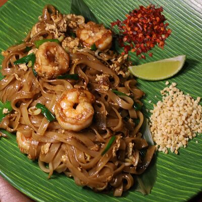Лапша Пад Тай с креветкамив Tom-Yam по цене 620 ₽