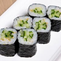 Ролл с огурцом в Sushi & Poke