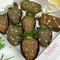 Новогодний набор из клубники в шоколаде и чизкейков №1 в Con Amore
