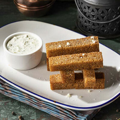 Чесночные гренки с соусом тартар в Джонджоли по цене 290 ₽