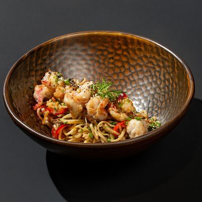 Домашняя лапша с креветками в Вечно Молодой по цене 600 ₽