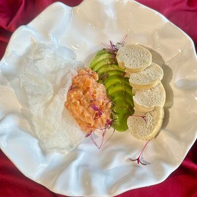 Тартар Лосось с манго в Вино и еда по цене 1190 ₽