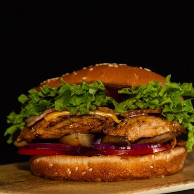 Бургер Чикен-Чирикенв Black angus по цене 510 ₽