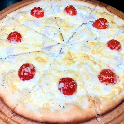 Пицца Чесночная курочка в Wasabl по цене 790 ₽