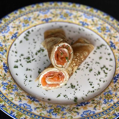 Блинчики с лососем в Профиль Cafe по цене 1200 ₽