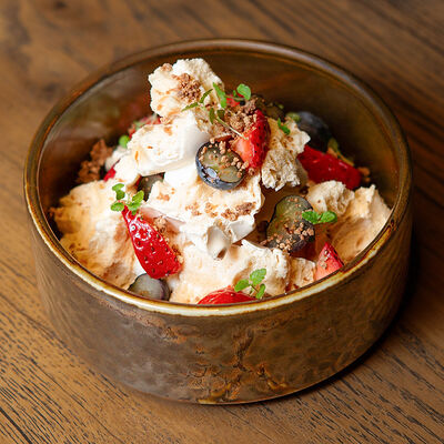 Десерт Павлова в Белок по цене 690 ₽