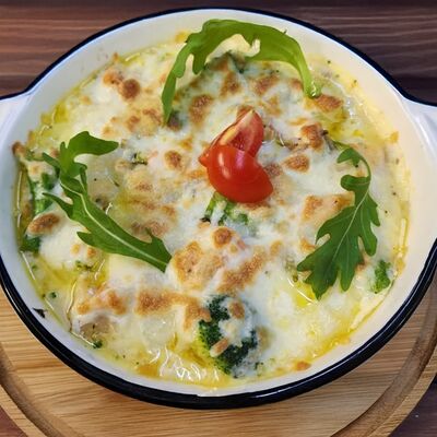 Лосось, запеченный с брокколи и сыром моцарелла в Rezept по цене 1020 ₽