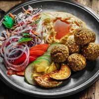 Хумус с фалафелем в Kebab hub